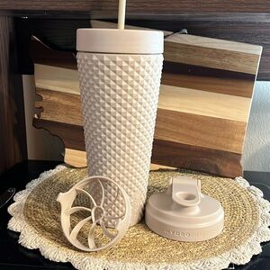 Hydrojug Studded Tan Shaker